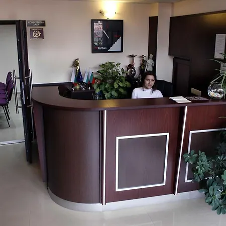 Отель Armira Family