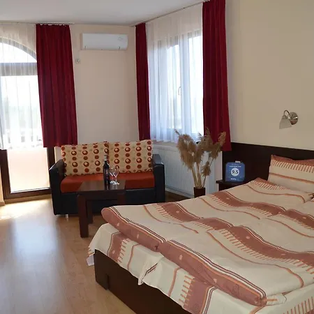 Отель Armira Family 3*